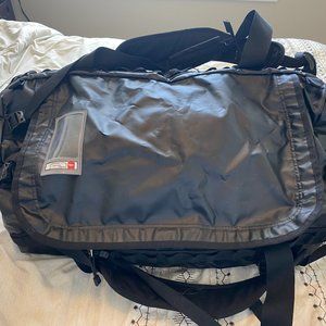 North Face basecamp Duffel- L